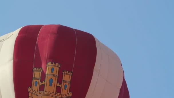 Heißluftballone nehmen am europäischen Ballonfestival teil, — Stockvideo