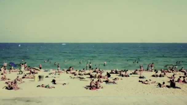 Тімелапс пляжу в Барселоні, Іспанія — стокове відео