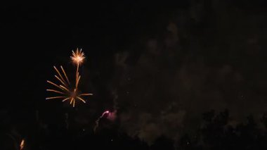 şaşırtıcı havai fişek gösterisi sırasında la merce Festivali ve kutlamalar Barcelona, İspanya