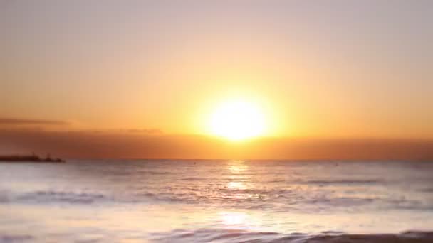 Timelapse del amanecer sobre el mar, en barcelona España — Vídeo de stock