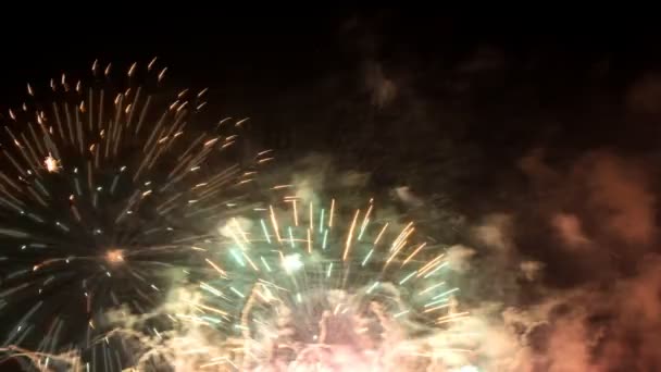 Spettacolo di fuochi d'artificio durante la festa della mercanzia — Video Stock