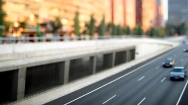 barcelona İspanya Köprüsü'nden Timelapse gece trafik panning vurdu