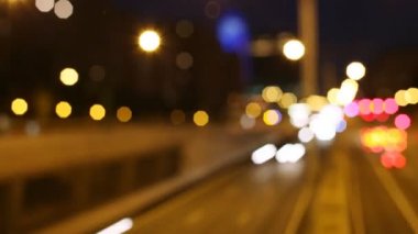 barcelona İspanya Köprüsü'nden Timelapse gece trafik panning vurdu