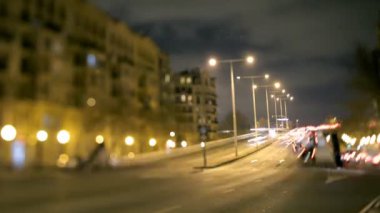 Geceleri, Full tilt ve shift lens ile İspanya Barcelona'da sokak bir sahnenin bir timelapse