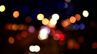 hareket kentsel sahne trafik yolda büyük bir gece karanlığında durdurmak barcelona, İspanya