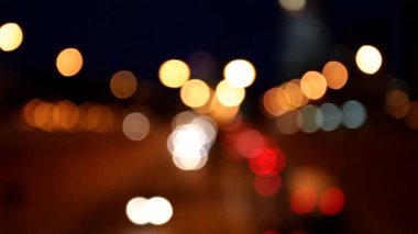 hareket kentsel sahne trafik yolda büyük bir gece karanlığında durdurmak barcelona, İspanya