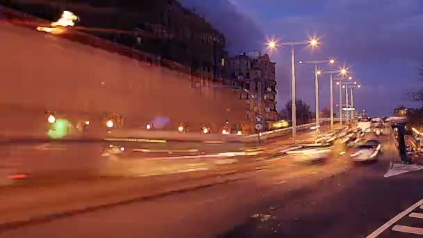 Barcelona, İspanya ve shift tilt lens ile sokak sahnesinde bir timelapse — Stok video