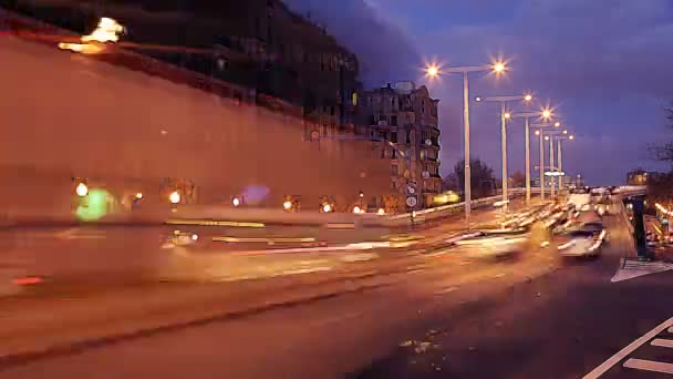 夜にバルセロナのストリート シーン タイムラプス — ストック動画