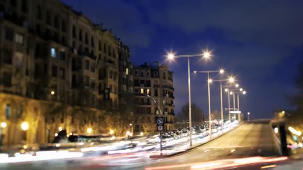 A timelapse of a street scene in barcelona at night, spain using tilt and shift lens — Stock Video