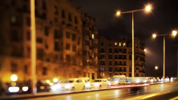 Timelapse d'une scène de rue à Barcelone la nuit — Video