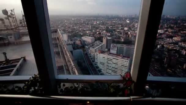 Zeitraffer der Aussicht aus dem rotierenden Restaurant — Stockvideo