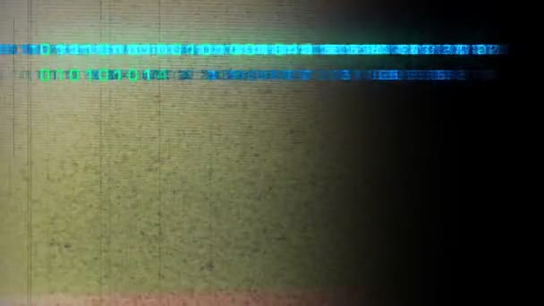Código binario creciendo a través de la pantalla — Vídeos de Stock