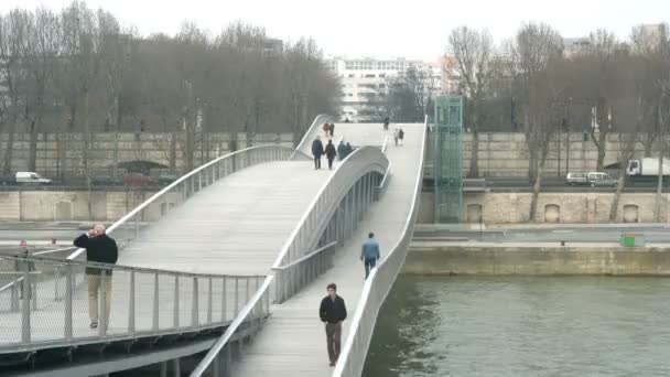 Городской снимок моста в Париже — стоковое видео