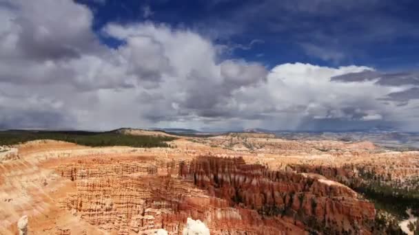 Las increíbles estructuras rocosas en Bryce cañón, utah, EE.UU. — Vídeos de Stock