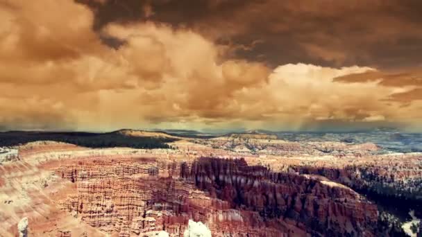 Το εκπληκτικό σχηματισμοί βράχων σε bryce canyon, Γιούτα, ΗΠΑ — Αρχείο Βίντεο