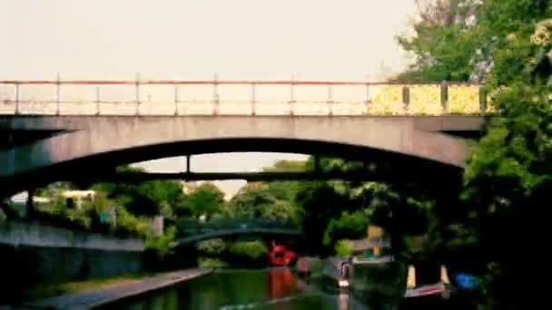 Londra'da canal — Stok video