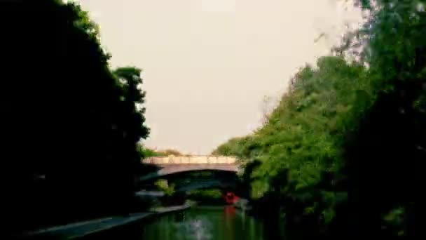 Londra'da canal — Stok video