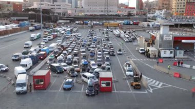 feribot, genova, İtalya kurulu bekleyen arabalar