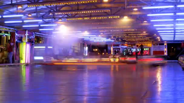 Timelapse karnawałowe szybkiej jazdy w Hiszpanii, barcelona, dzięki czemu światło trasy — Wideo stockowe