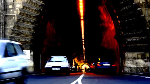 Budapeşte'de bir tünel trafiğinde rushour — Stok video