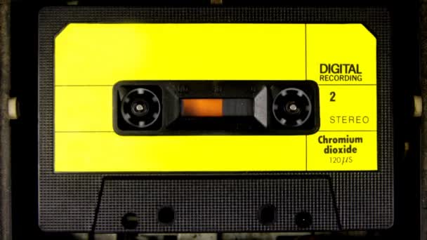 Oude audio cassette tape — Stockvideo