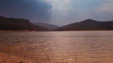 atış catalyna İspanya'da pantano de boadella Gölü