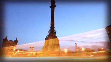 arabalar gece geçmiş ünlü kolon heykeli, barcelona İspanya tarafından acele