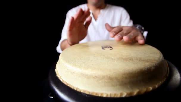 Congo drummer performing. — Stock Video