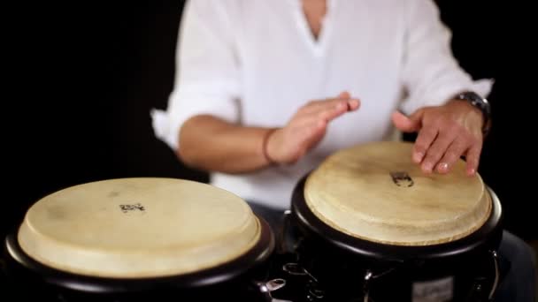 Congo drummer performing. — Stock Video