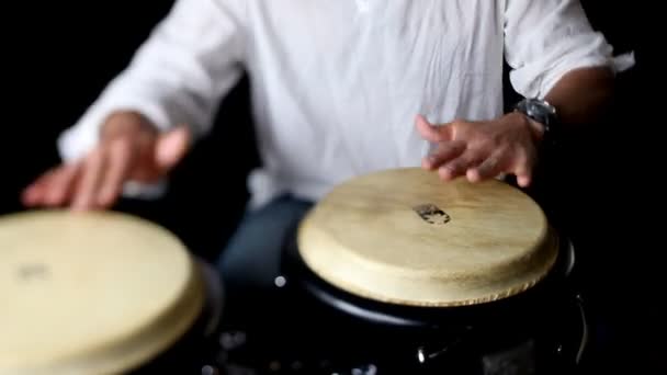 Congo drummer performing. — Stock Video