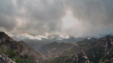 İnanılmaz bakır kanyonun (Barrancas del Cobre Timelapse)