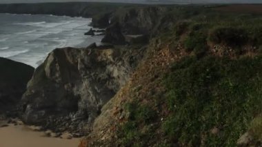Timelapse çarpıcı ve dramatik kıyı şeridi bedruthan adımlar kıyısında cornwall, İngiltere