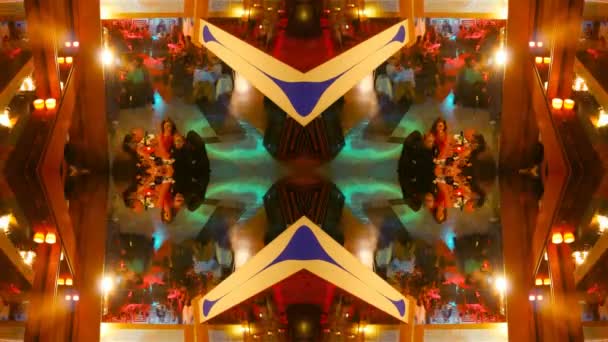 Timelapse d'une foule à une fête à Marseille, France 