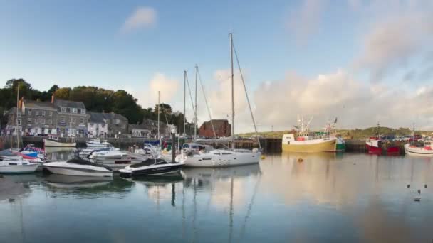 Timelapse del pintoresco pueblo portuario de padstow en la costa de cornwall, Inglaterra — Vídeos de Stock