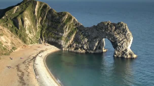Timelapse of the stunning and dramatic coast at durdle door on the dorset coast, england — Stock video