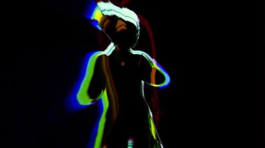 Seksi dansçı gölgesi, silueti