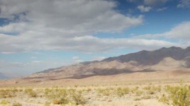 Ölüm vadisinde bir dağ manzarası