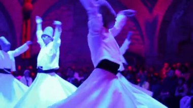 Tasavvuf Derviş dansçılar sema töreni sırasında vurdu