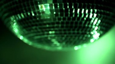 funky discoball iplik ve ışığı yansıtan