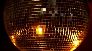 funky discoball iplik ve ışığı yansıtan