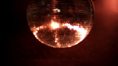 funky discoball iplik ve ışığı yansıtan