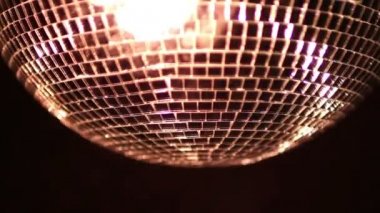 funky discoball iplik ve ışığı yansıtan