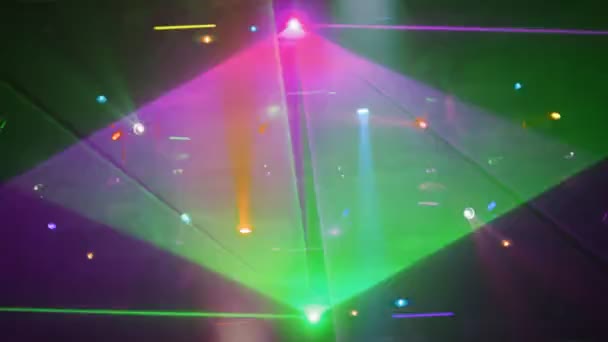 Funky glitterball spinnen met patronen van licht — Stockvideo