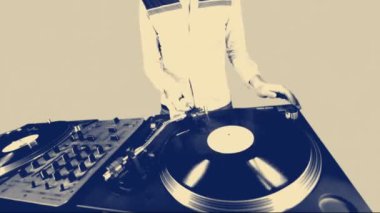 Cool kadın dj pikaplar arkasında