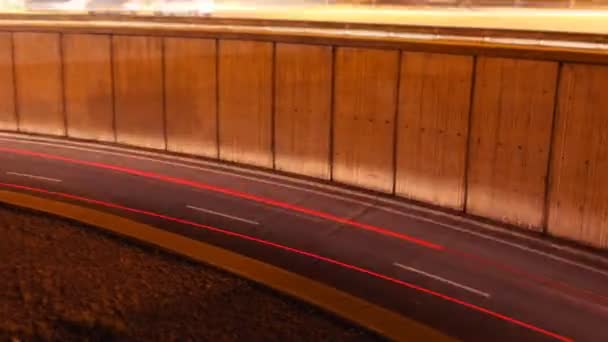 Βιασύνη της κυκλοφορίας ώρα το βράδυ σε αυτοκινητόδρομο στην σκηνή timelapse — Αρχείο Βίντεο