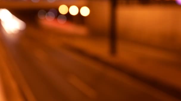 Всплеск ночного движения на автомагистрали во времени — стоковое видео