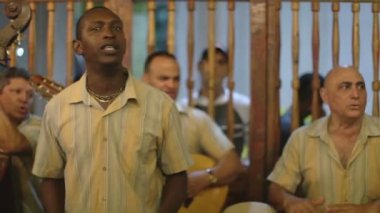 Küba band Eko caribe Havana'da sahne filme.