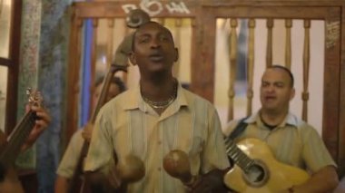 Küba band Eko caribe Havana'da sahne filme.