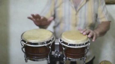 Küba band Eko caribe Havana'da sahne filme.