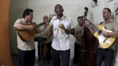 Küba band Eko caribe Havana'da sahne filme.